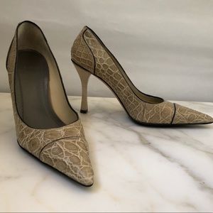 Authentic & Rare GUCCI CROCODILE pointed toe pumps